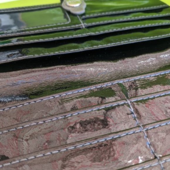 Kenneth Cole Reaction Multi-Pocket Silver Wallet - Picture 4 of 7